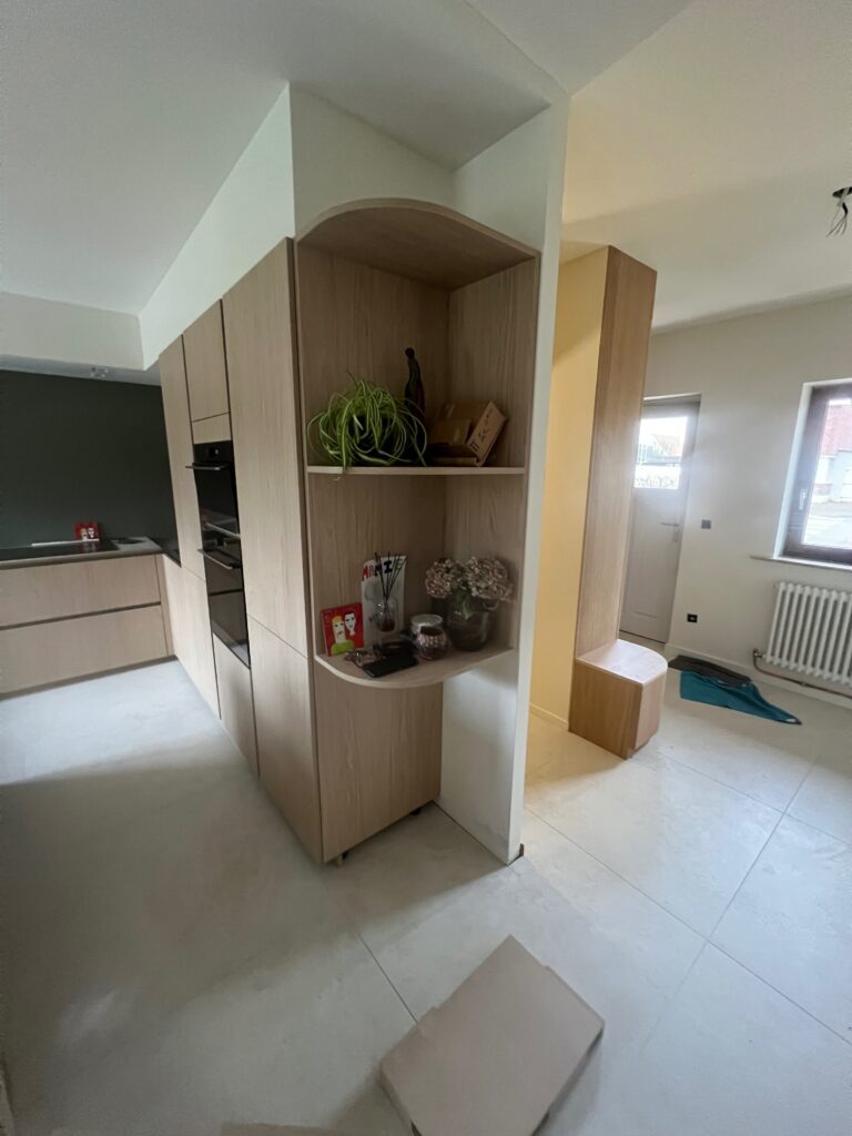 Création d'une colonne de cuisine arrondie en MDF cintré