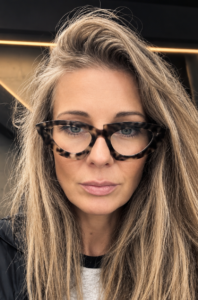 Portrait d'Annabelle, artisane spécialisée dans le bois et le béton ciré 