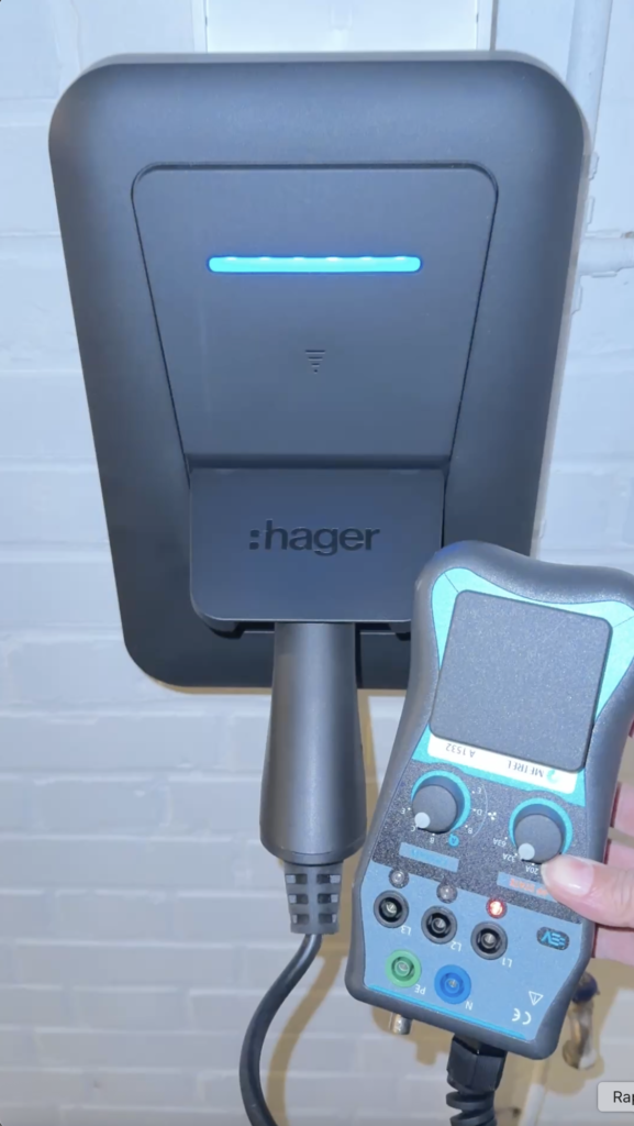 Borne de recharge Hager installée pour véhicule électrique