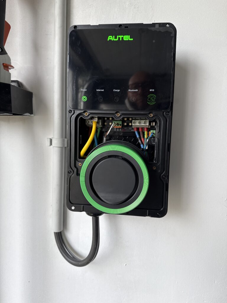 Raccordement électrique d’une borne de recharge Autel