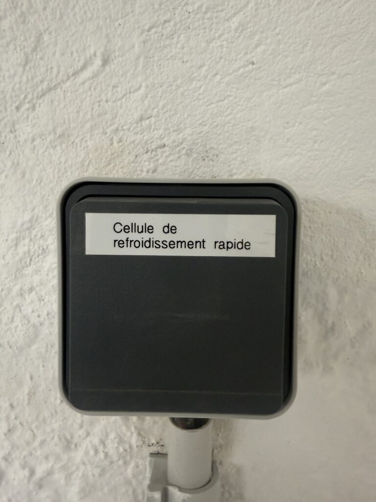 Installation de prises électriques étanches