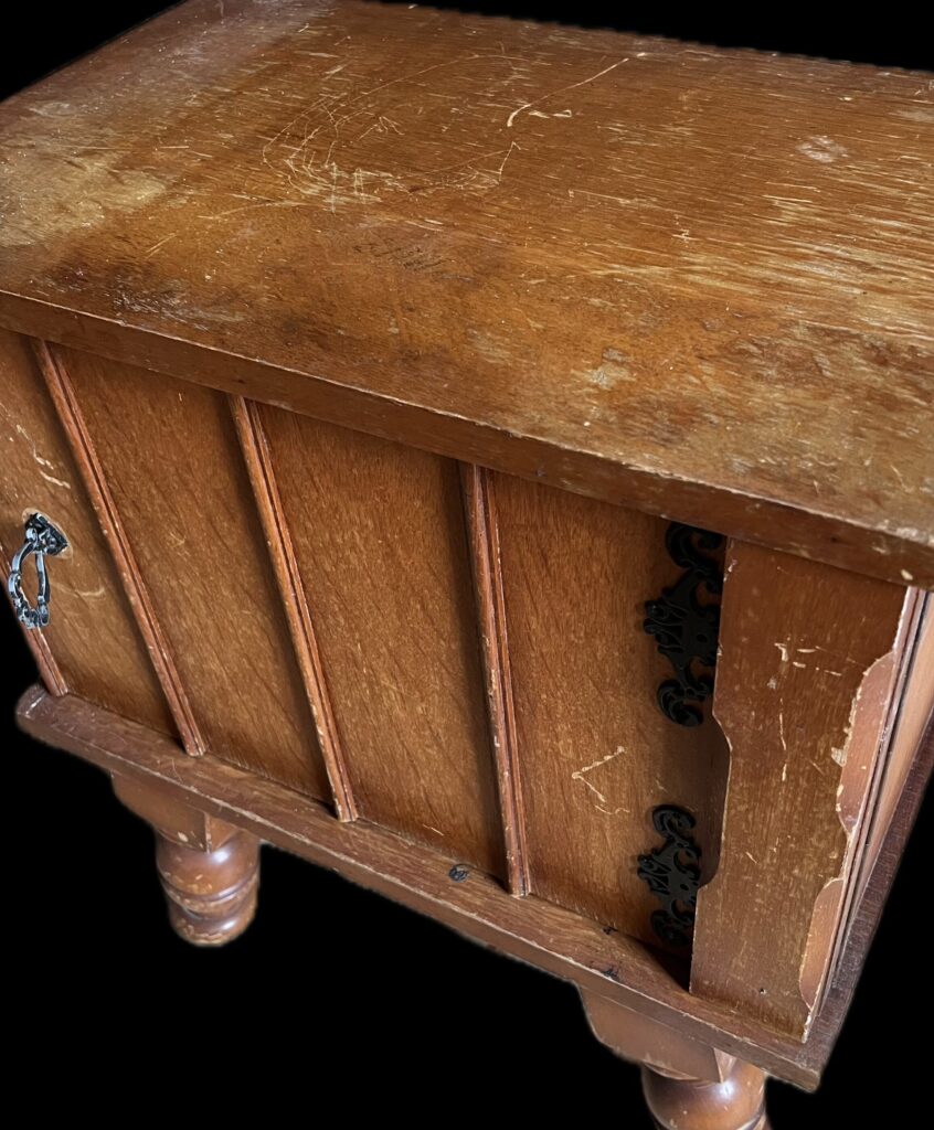 Meuble en bois avant transformation et personnalisation